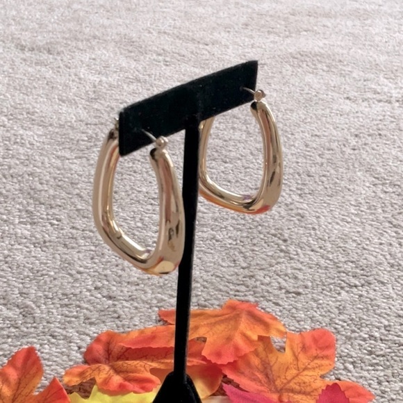 GOLD-TONE SQUARED EARRINGS - Picture 3 of 4